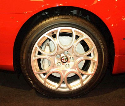 Alfa Romeo Spider Alloy Wheel : click to zoom picture.